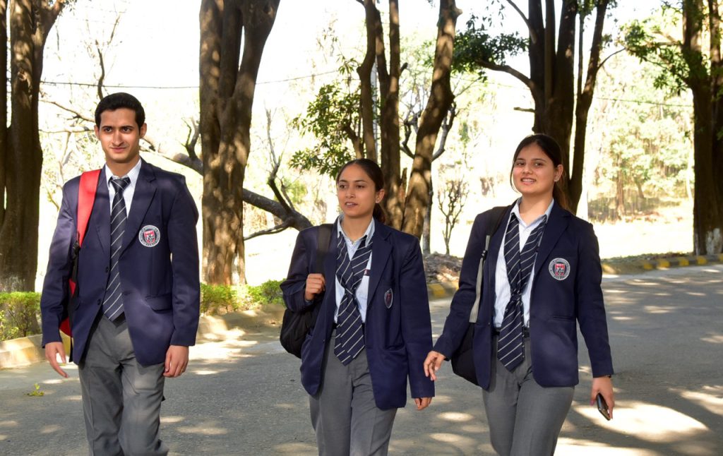 Students walking to campus